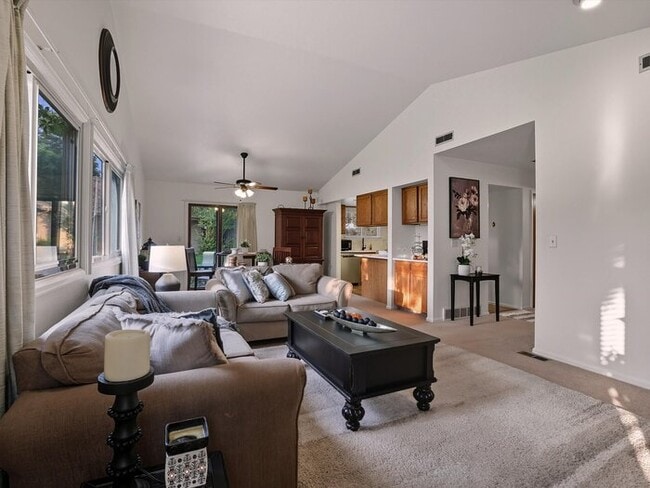 Building Photo - 1470 Vondelpark Dr