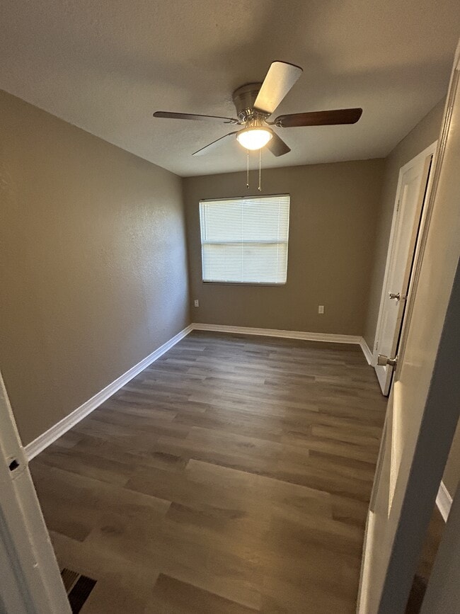 Building Photo - 2420 TanglewoodMain House