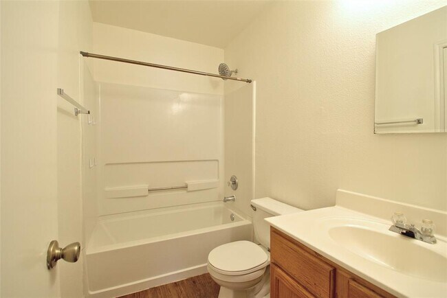 Building Photo - 1107 Thorn Creek Pl