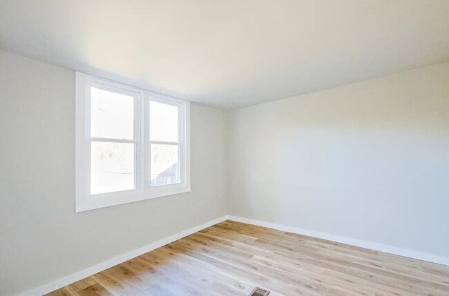 Building Photo - 3713 Woodlawn Terrace