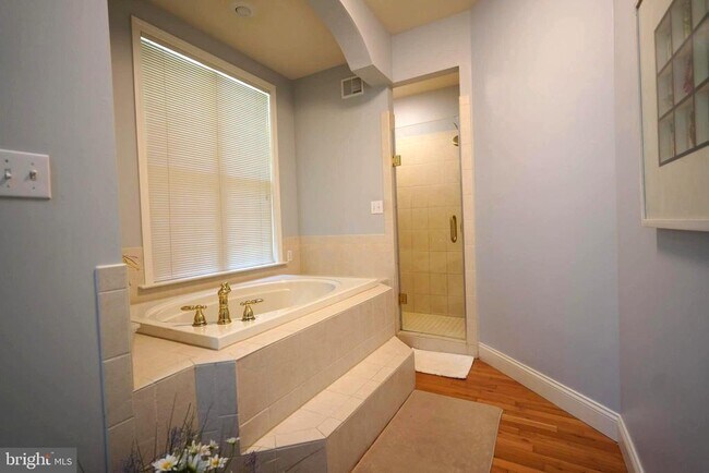 Building Photo - 15401 Jamies Way