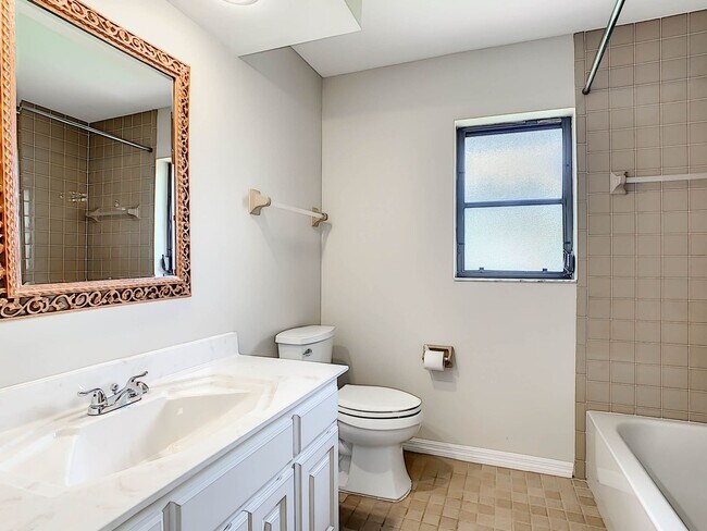 Building Photo - Port Charlotte Waterfront Pool Home - Grea...