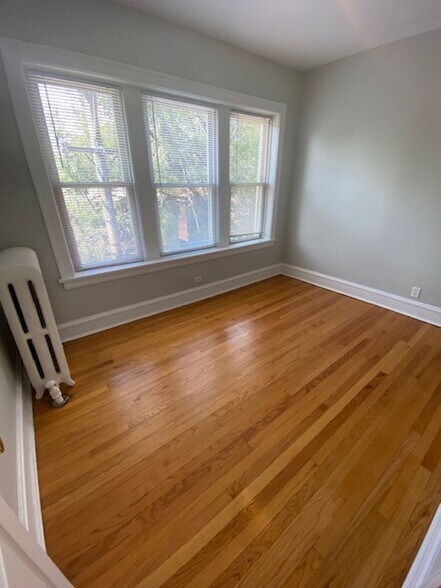 Building Photo - 1542 W Albion Ave