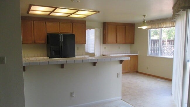 Building Photo - Spacious Laurel Creek Home