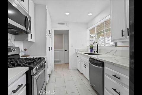 Building Photo - 1112 E Ave J 4