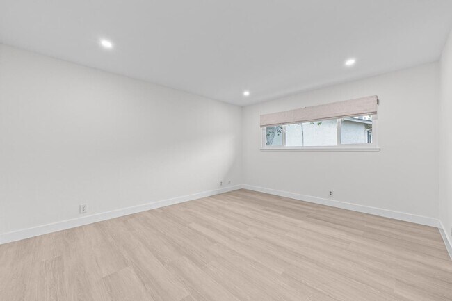 Building Photo - 22434 Salem Ave