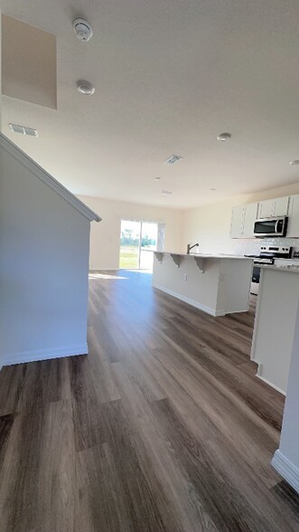 Building Photo - 1079 Morfontaine St