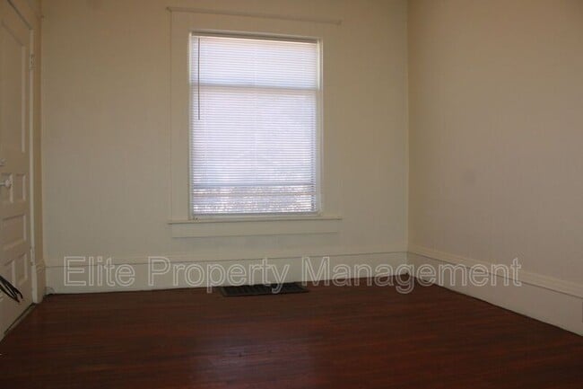 Building Photo - 326 W Routt Ave
