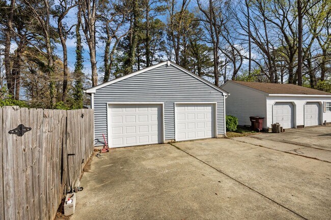 Building Photo - Quiet 3-Bedroom Home with Spacious Garage – Convenient Chesapeake Location