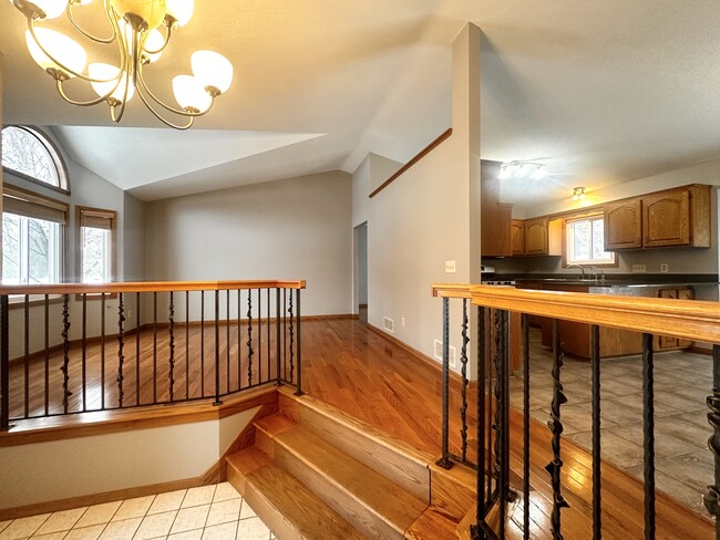 Building Photo - 9403 Lakeside Trl