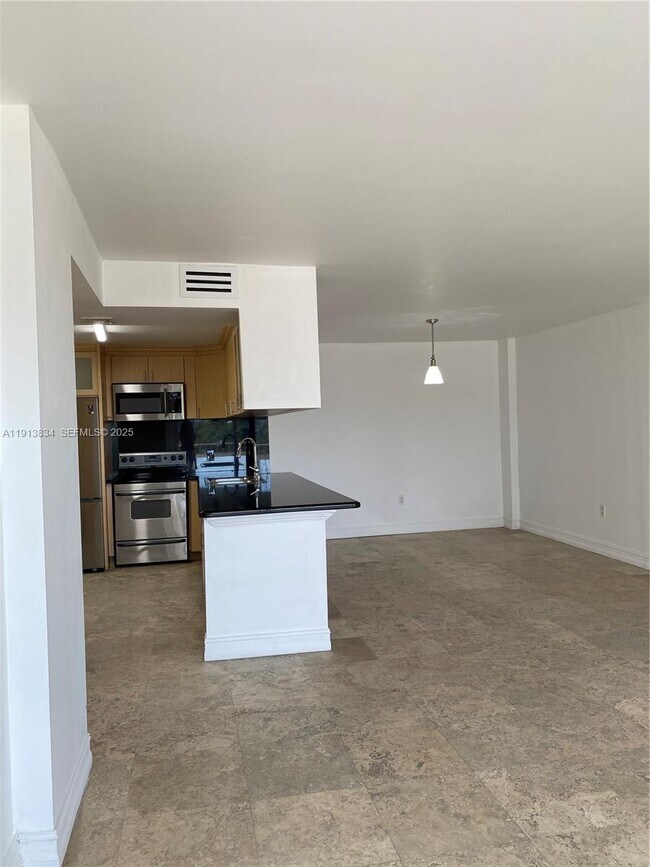 Building Photo - 177 Ocean Ln Dr