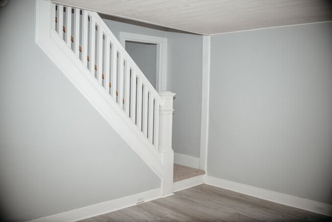 Building Photo - 26 E Main St