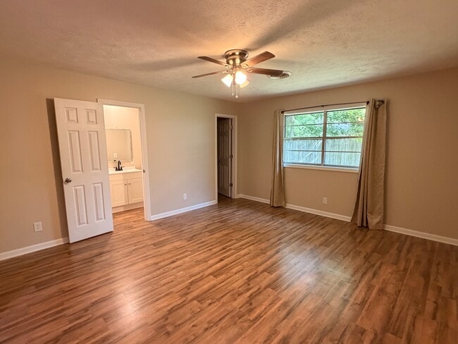 Building Photo - 3507 Camellia Cir