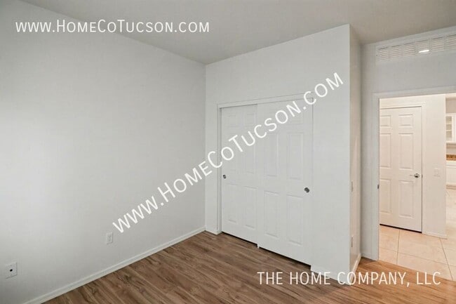 Building Photo - 34584 S Bronco Dr