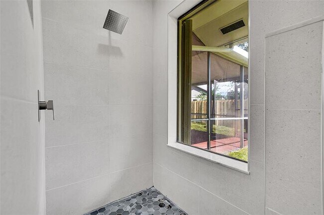 Building Photo - 5700 SW 120th Ave