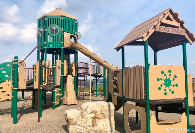 Building Photo - 62 Moorland Dr