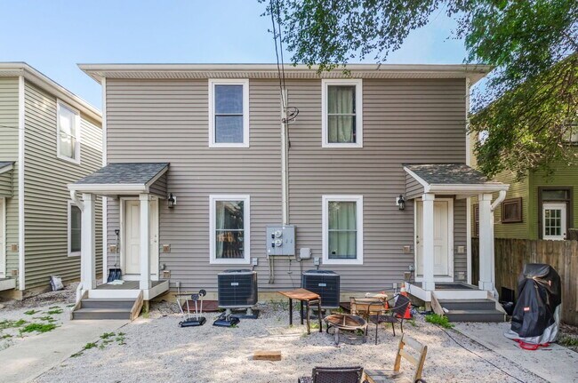Building Photo - 421 E 18th Ave