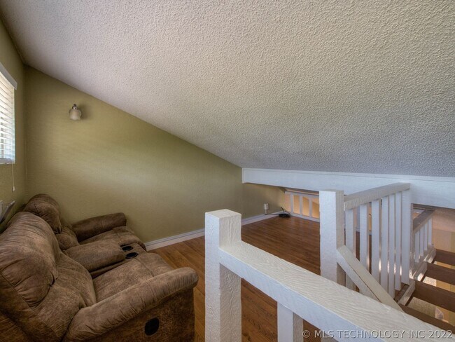 Building Photo - 3021 S Ash Ave