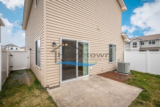 Building Photo - Townhouse Style Home with 3 Bedrooms, 2.5 Bathrooms, and a 2-Car Attached Garage Available in Coe...