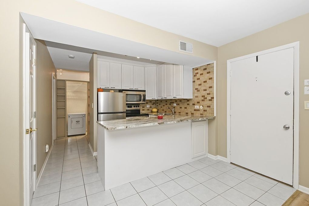 kitchen - 5523 E Lake Dr