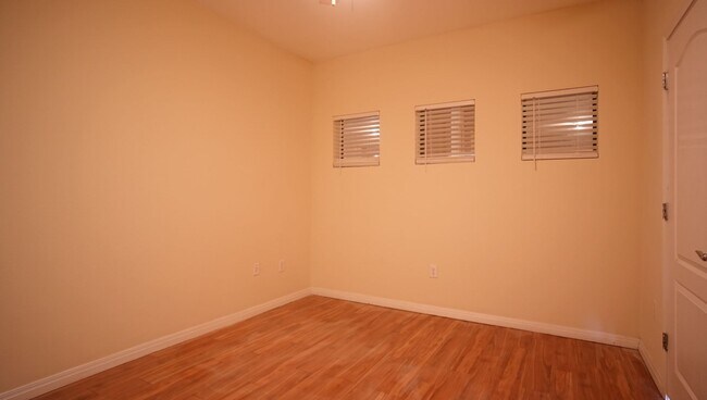 Building Photo - Large 3/2 with Rooftop Pool Walking Distance to UT Austin