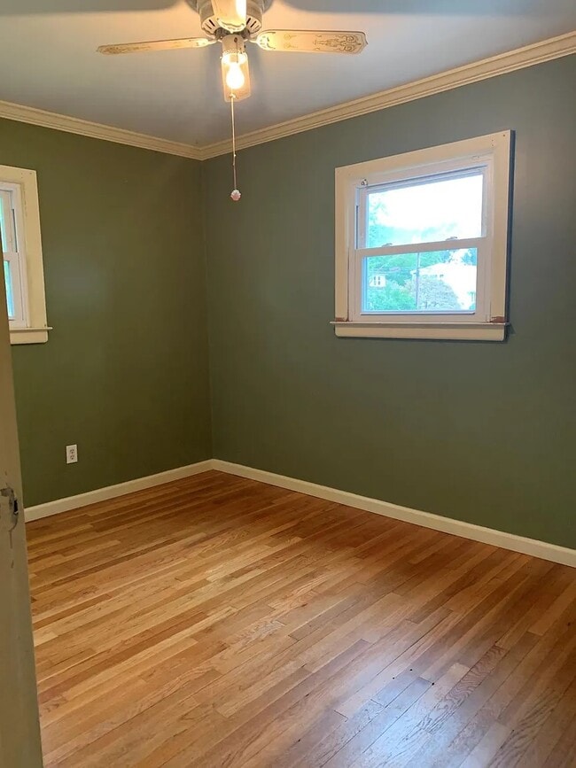 Building Photo - 133 May St