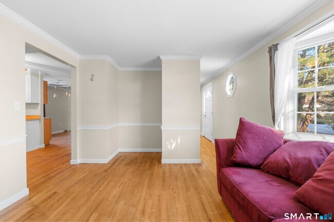 Building Photo - 52 Laura Rd