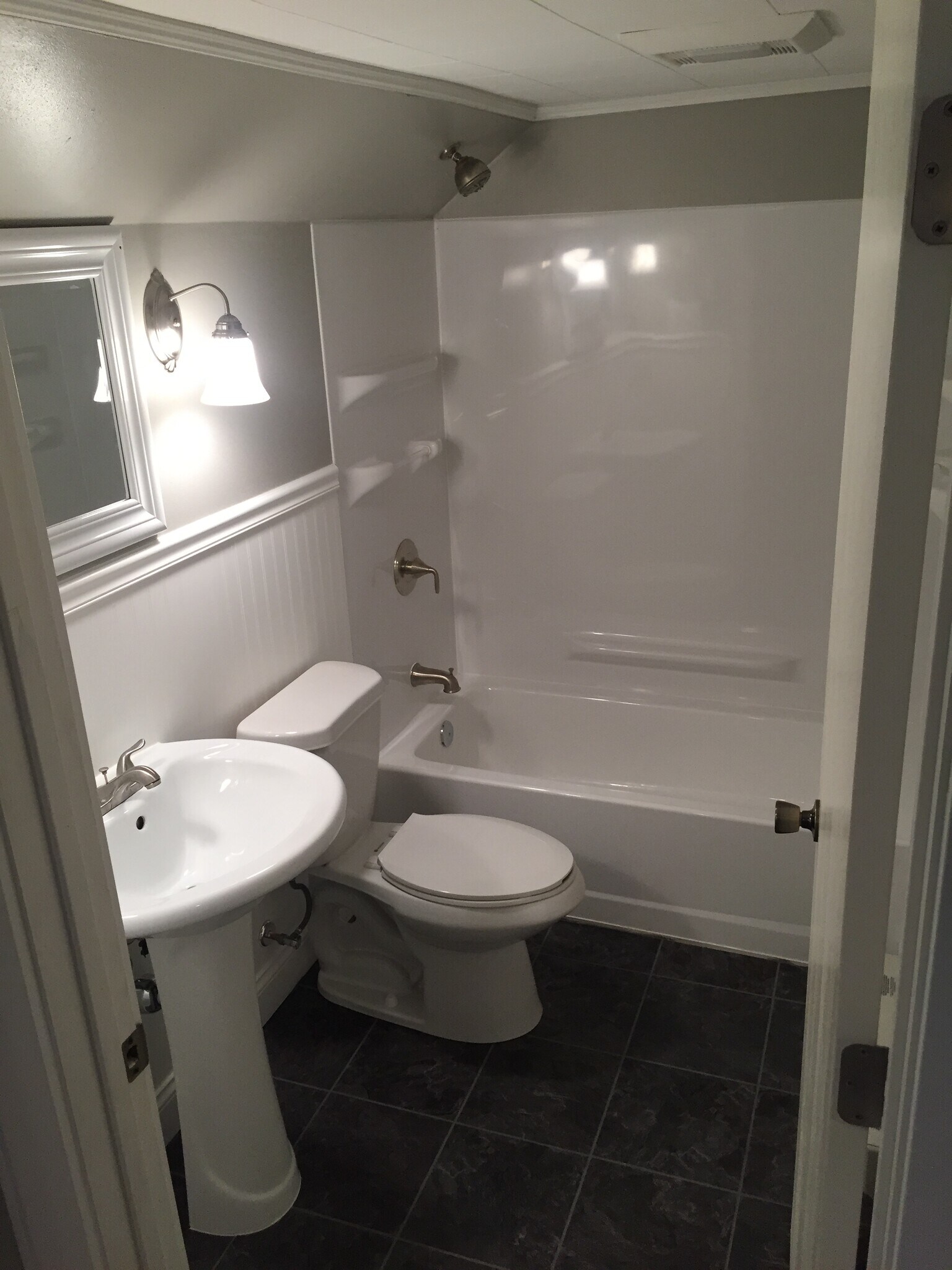 Upstairs Full Bath - 3307 South 12th Street