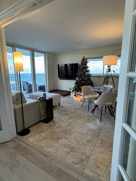 Living Room - 3540 S Ocean Blvd