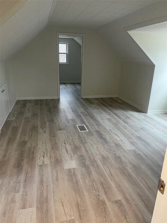 Building Photo - 705 Roosevelt Rd