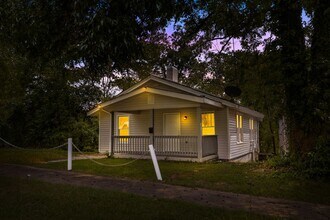 Building Photo - Beautiful Eastlake Bungalow
