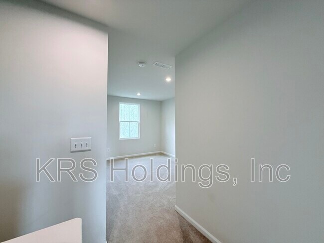 Building Photo - 379 Hunting Wood Dr