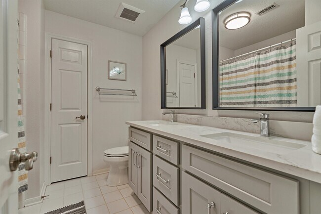 Building Photo - 10 E Sterling Pond Cir