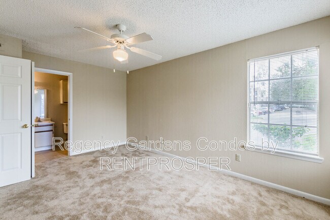 Building Photo - 4225 Thornbriar Ln