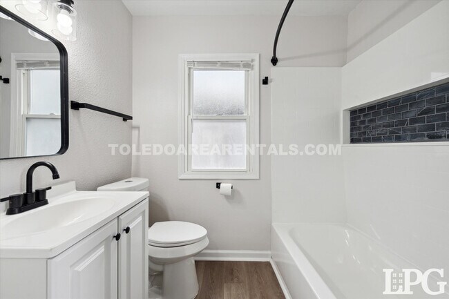 Building Photo - 3606 Revere Dr