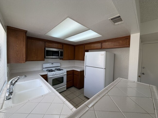Building Photo - 1594 Christopher Ln