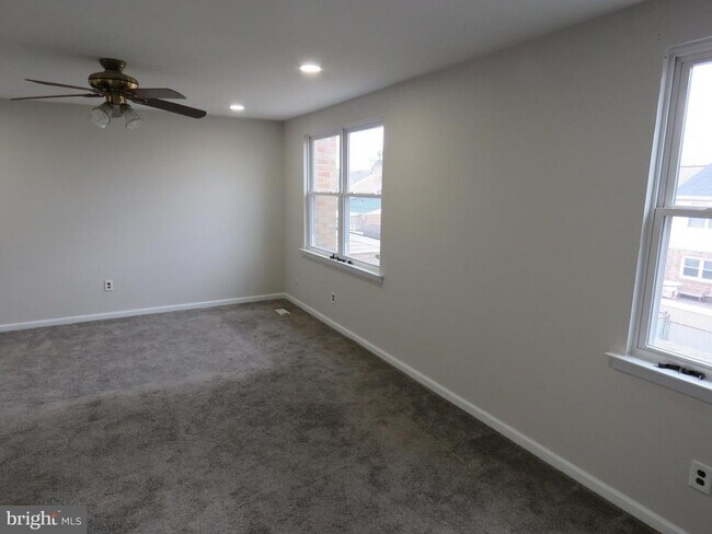 Building Photo - 6240 Patrick Henry Ct