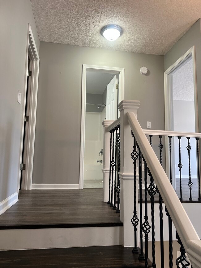 Building Photo - 160 Commons Dr