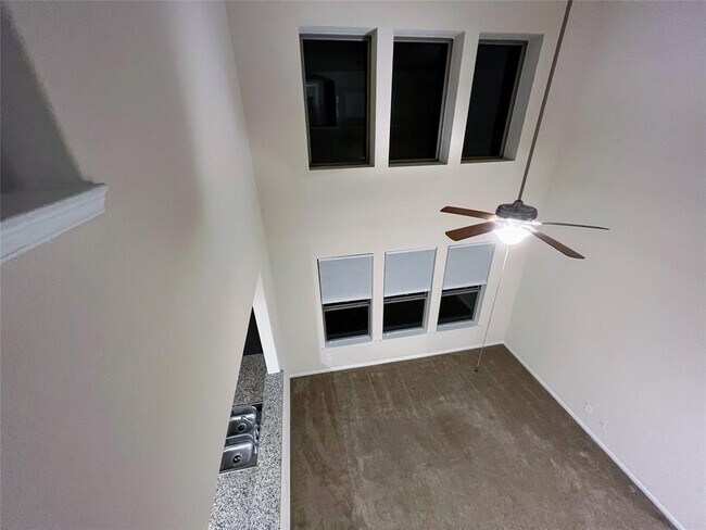 Building Photo - 14633 E Pine Heart Dr