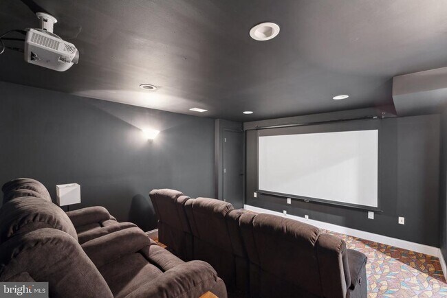Building Photo - 10899 Woodland Falls Dr