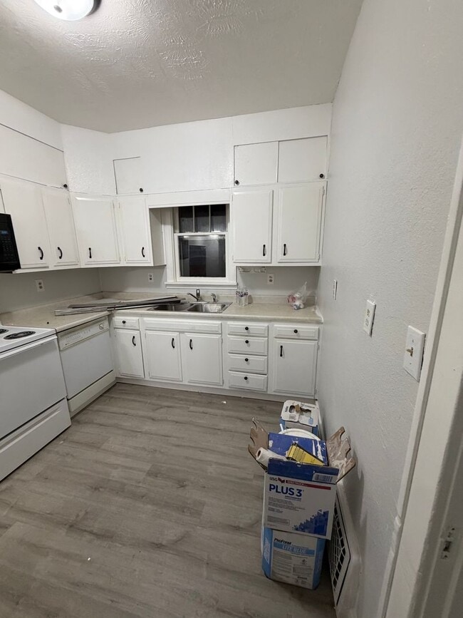 Building Photo - New Property!!