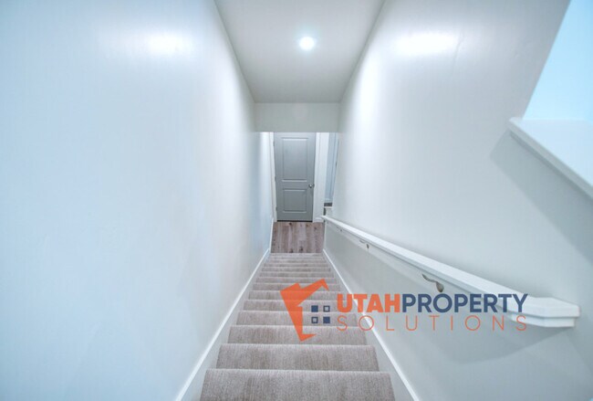 Building Photo - 1054 W 430 S