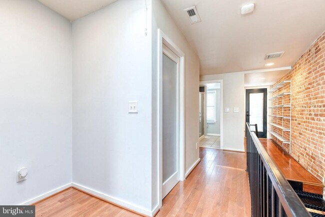 Building Photo - 112 N Streeper St