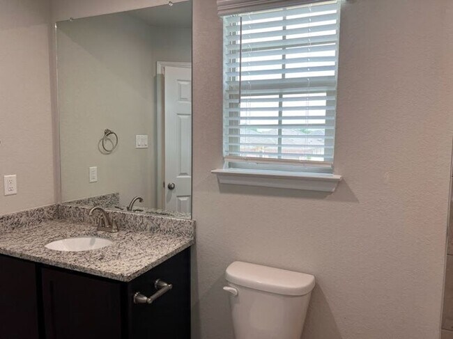 Building Photo - Best Duplex Community in Seguin