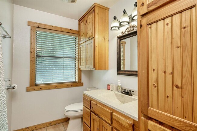 Building Photo - 1111 Berry Ln