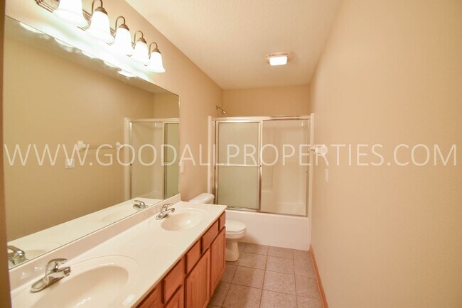 Building Photo - Executive Home with 4 Bedrooms, 2.5 Bath I...