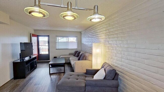 Building Photo - 6800 E Tennessee Ave