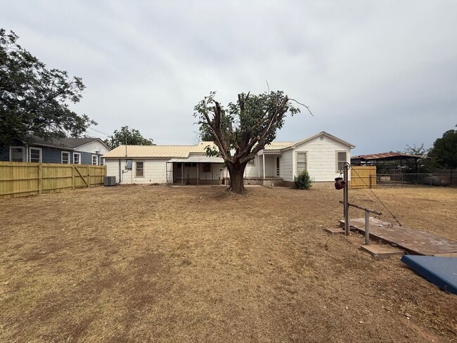 Building Photo - Country-Side Chic: Fully Renovated 3-Bed, ...