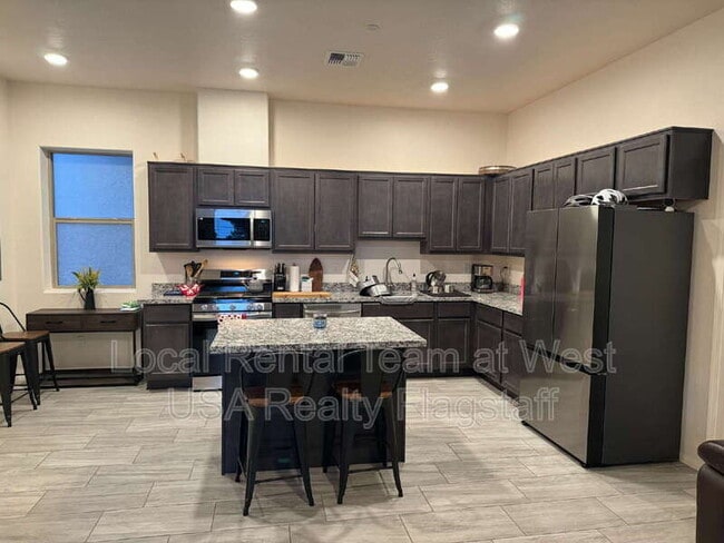 Building Photo - 1650 E Ponderosa Pkwy