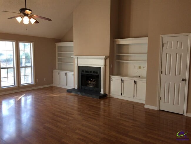 Building Photo - 138 Salem Dr